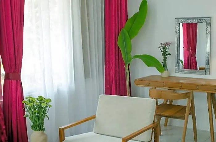 Hotel B Saya 3*