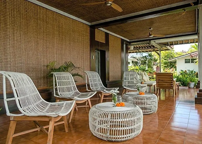 Hotel B Saya 3*
