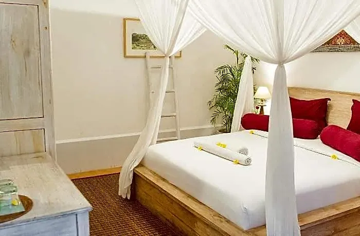 B Saya Hotel