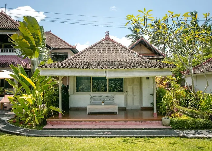 B Saya Hotel